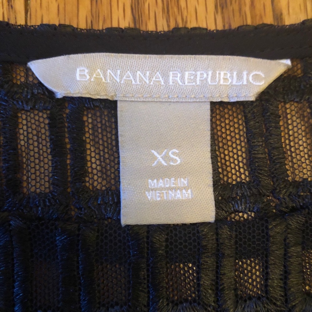 Banana Republic ~ Black Sheer Short Sleeve Top - Picture 4 of 9